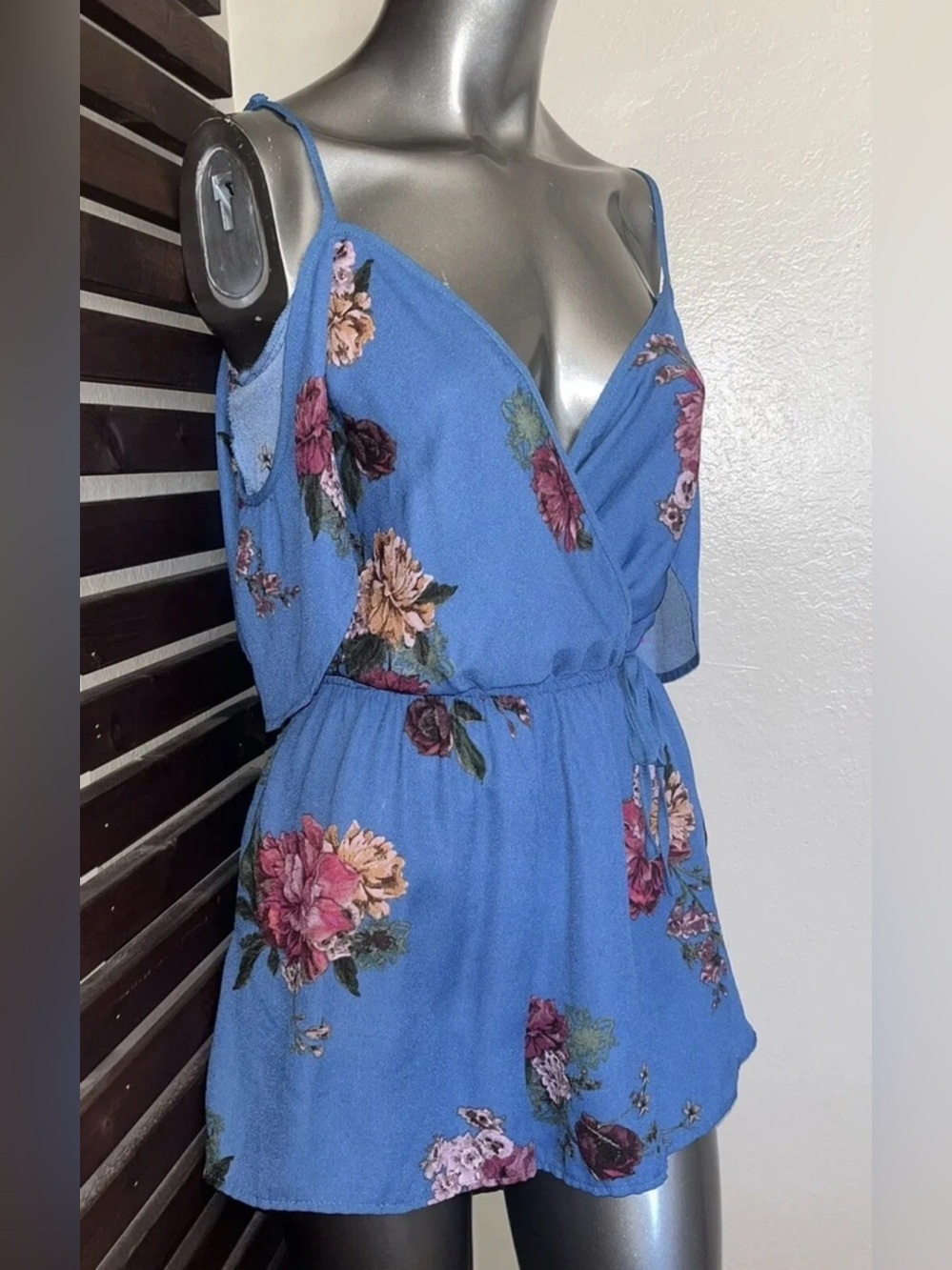 1970s 70s Style NWT Blue Floral Low V-Neck Off Shoulder Shorts Romper - Small